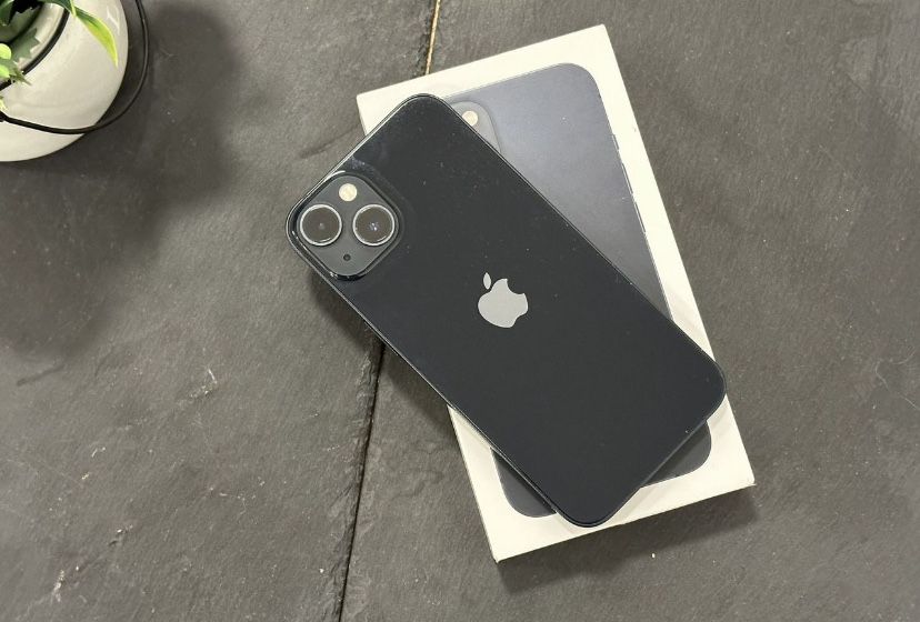 iPhone 13 128Gb с гарантией