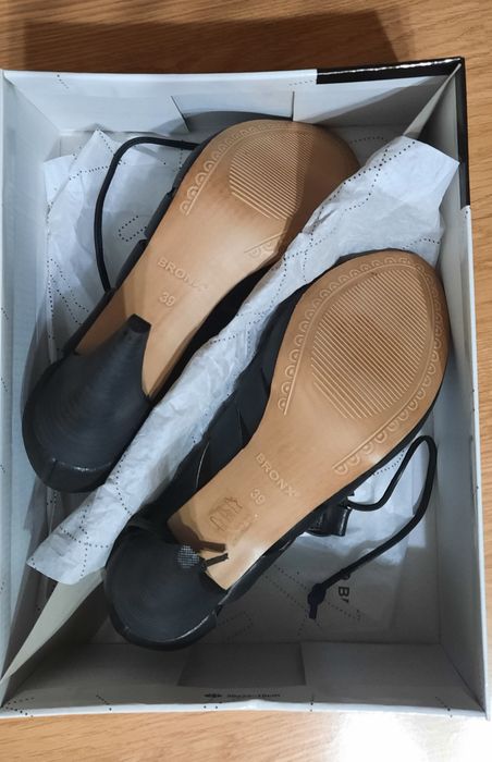 Pantofi noi din piele de la Bronx