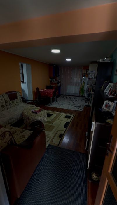 Casa parter+mansarda si spatiu comercial