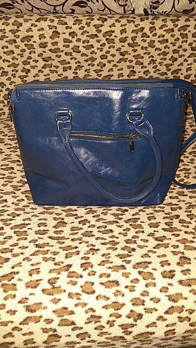 Сумки женские белого и синего цветов