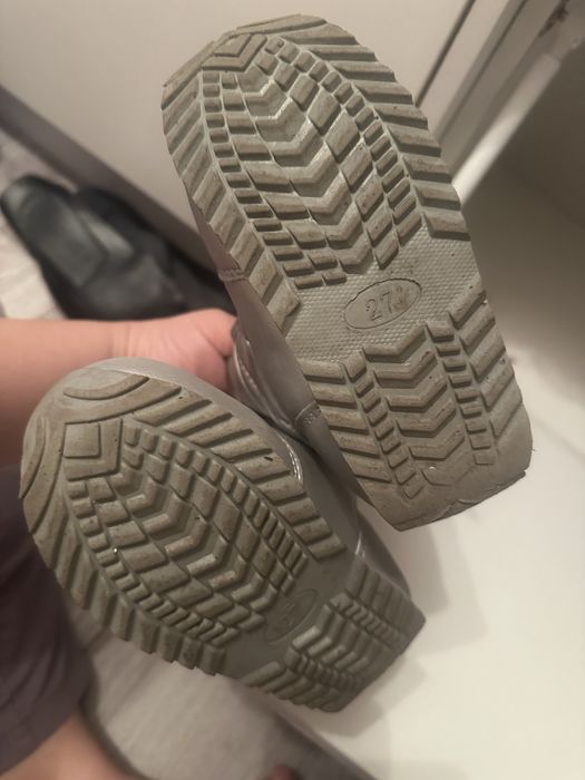 Продам детскую обувь