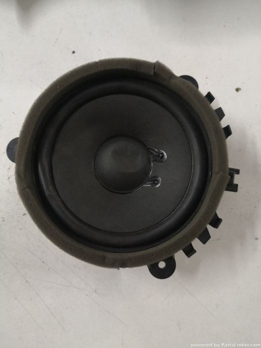 Boxa Auto Volvo V40 Hatchback (525, 526) [ 2012 - > ] Oem 30657445