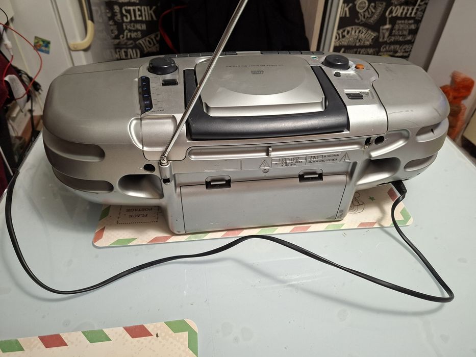 Philips AZ1605, Radiocasetofon cu CD, radio 3 benzi( Antena Satelor)