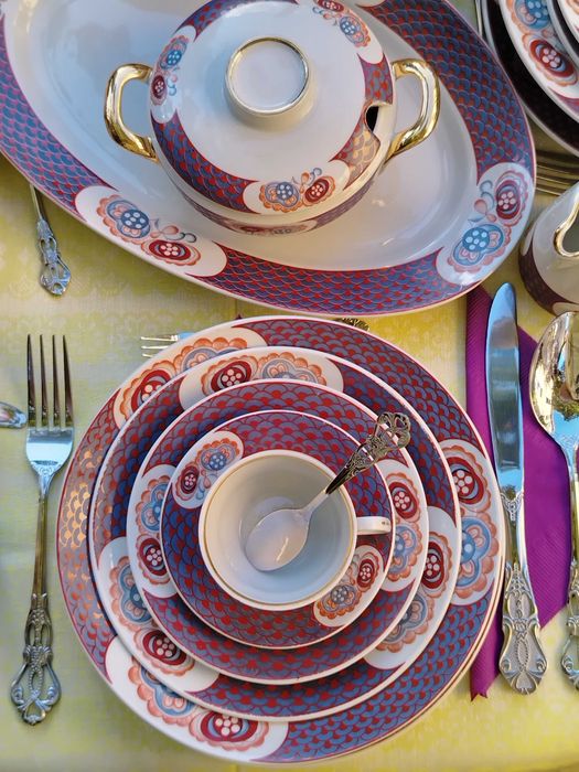 НОВ Сервиз за хранене