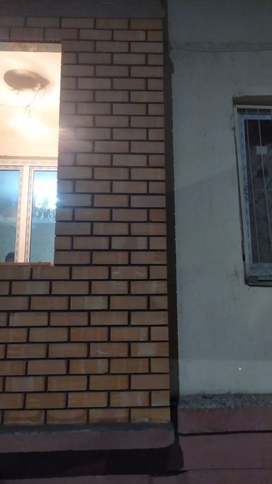 Balkonga sifatli ğisht teramiz.Мастер кладки кирпича.