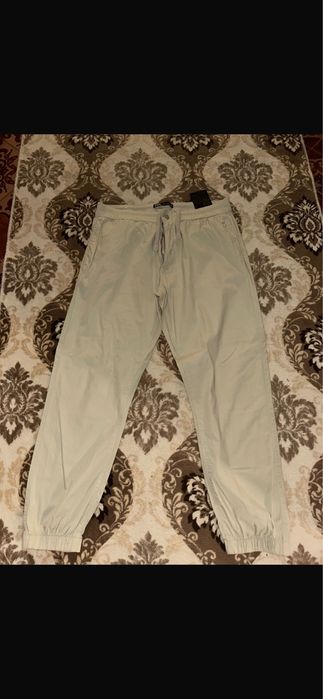 Pantaloni stil blugi