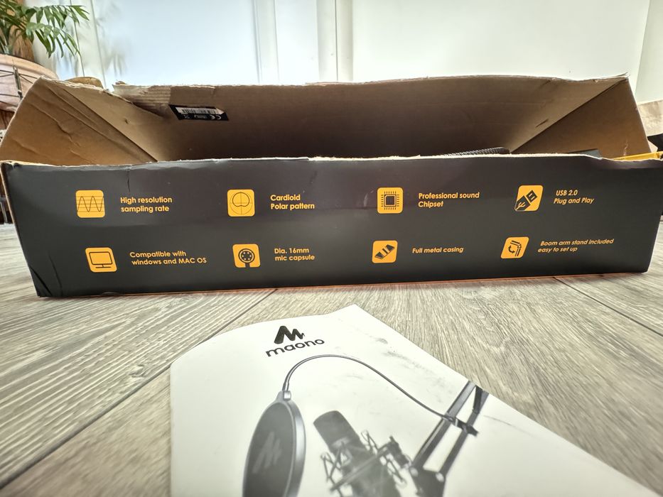 - Kit Microfon Podcasting Maono AU-A04