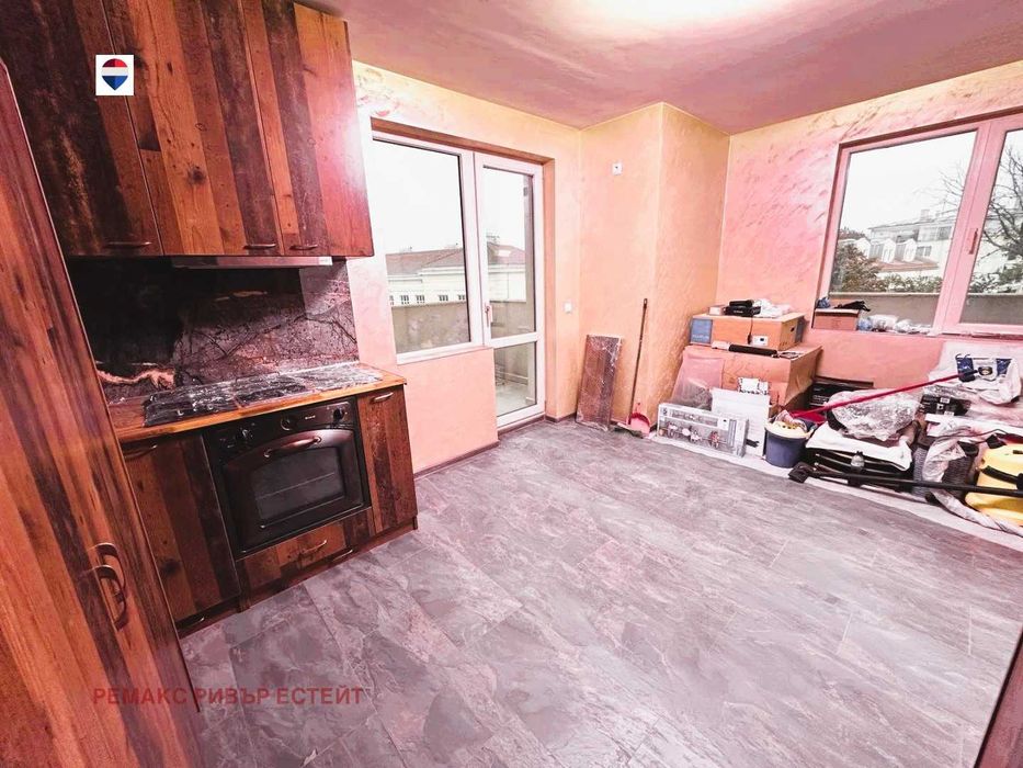 Продава се Двустаен апартамент в Русе, Център - 66 кв.м за 2120 €/кв.м - Снимка #2