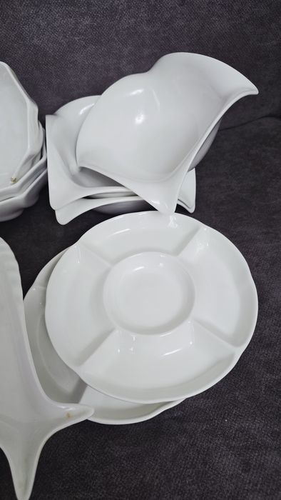 Срочно продам набор посуд для гостей