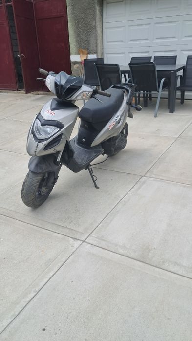 Vând scuter 2t 80cc
