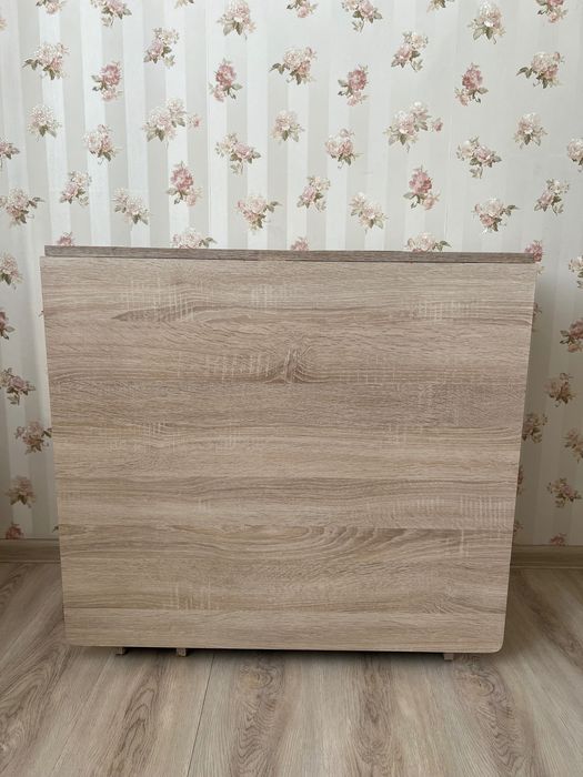 Продам стол книжку
