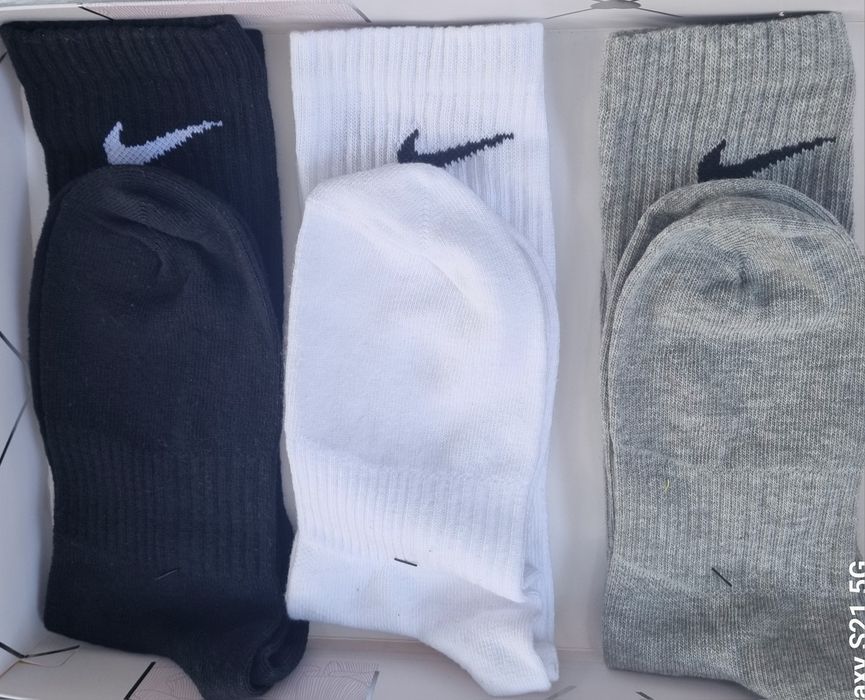 Продавам спортни чорапи армани