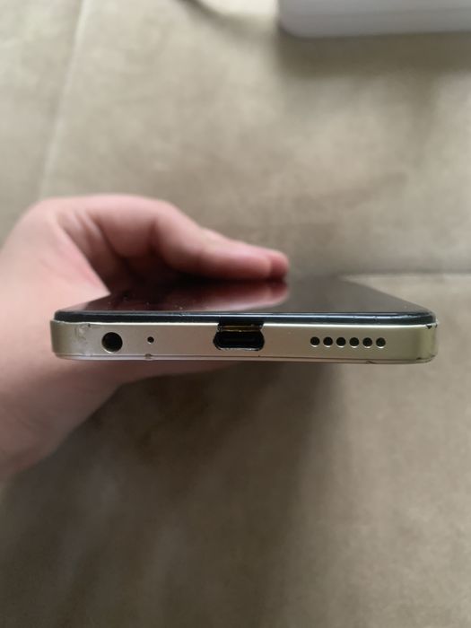 Tecno Spark ekrani singan va zaryadnik qoyadigan joyi jinb qogan