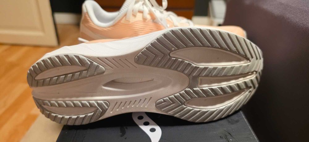 Маратонки Saucony Tide 2