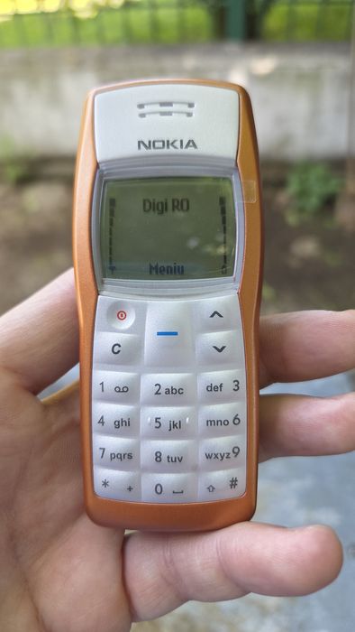 NOKIA 1100 Cupru Telefon cu butoane