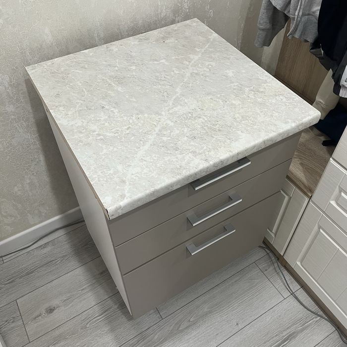 Продам тумбочку для кухни