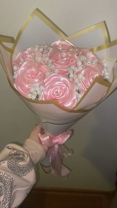 Buchete trandafiri din satin