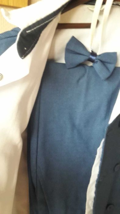 Костюми - 2 бр. пълни комплекти с риза.