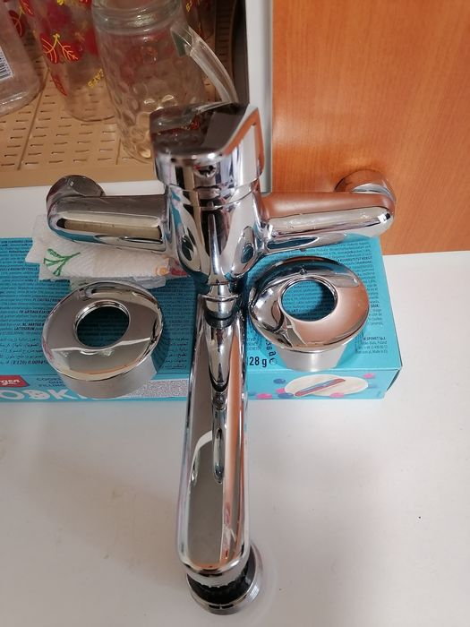 Baterie de ghiuveta pentru perete nouă - 125 lei