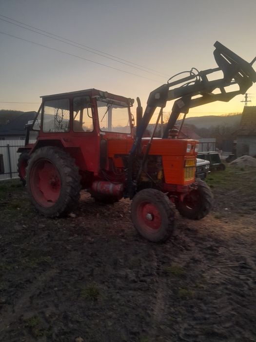 Vând tractor u650 cu incarcator