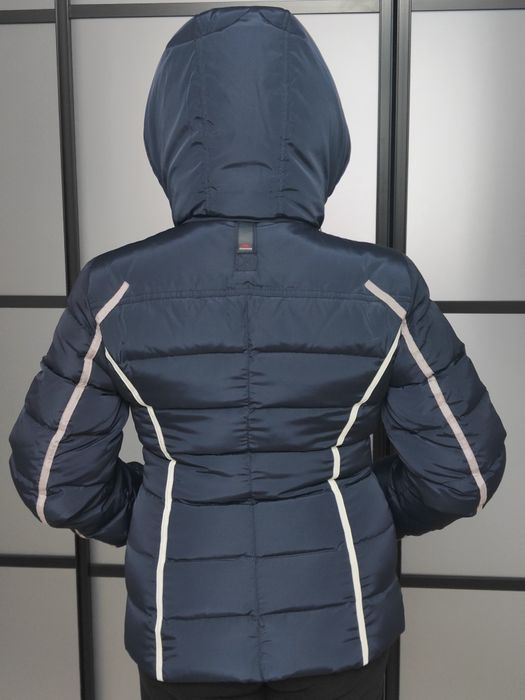 Продам женскую куртку.