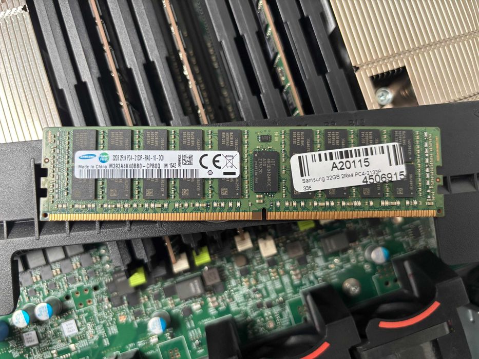 Лот 8 сървъра Dell PowerEdge R630 (256GB RAM) + R610 — €2500 за всичко