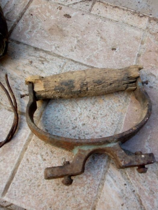 Стар рог и дръжка от ютия