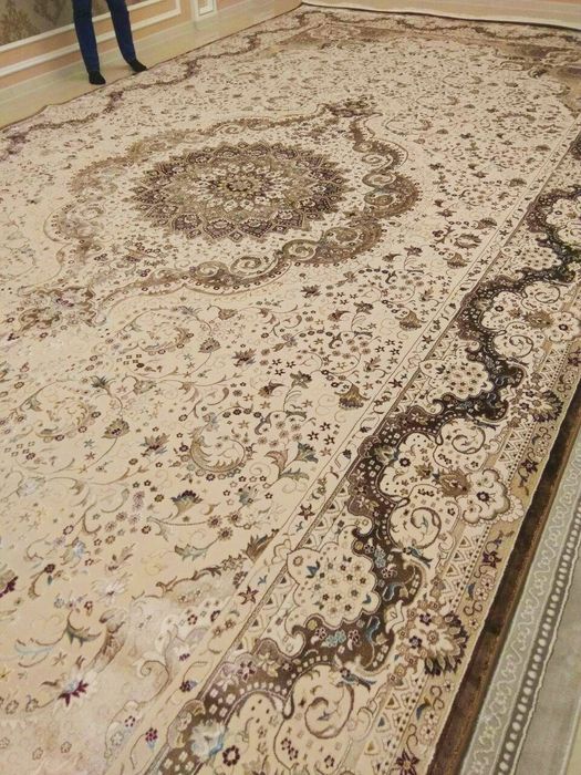 Ковер 5.0×7.0 производство Турция. Состояние:новый. Переливается