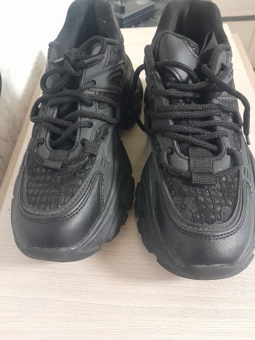 Кроссовки женские размер 37