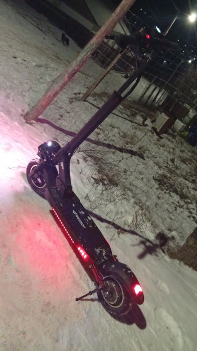 Vând trotineta electrică