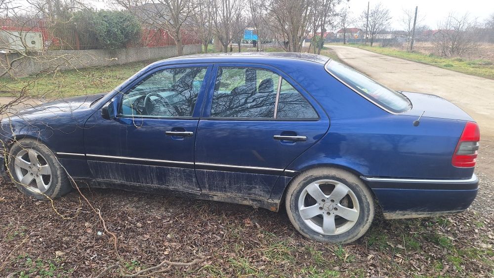 Vând Mercedes C180 benzina +gaz