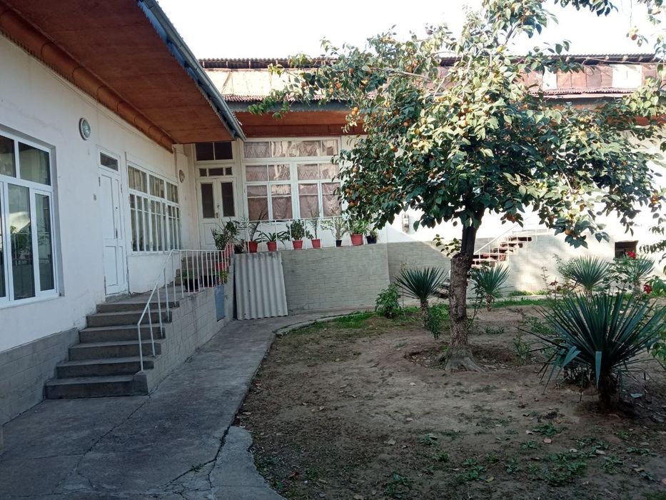 Malika bozor oldidan 6.5 sotix yer hisobida sotiladi