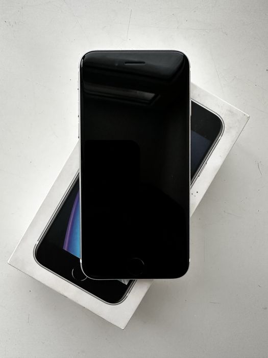 iPhone SE 2020 Состояние очень хорошее