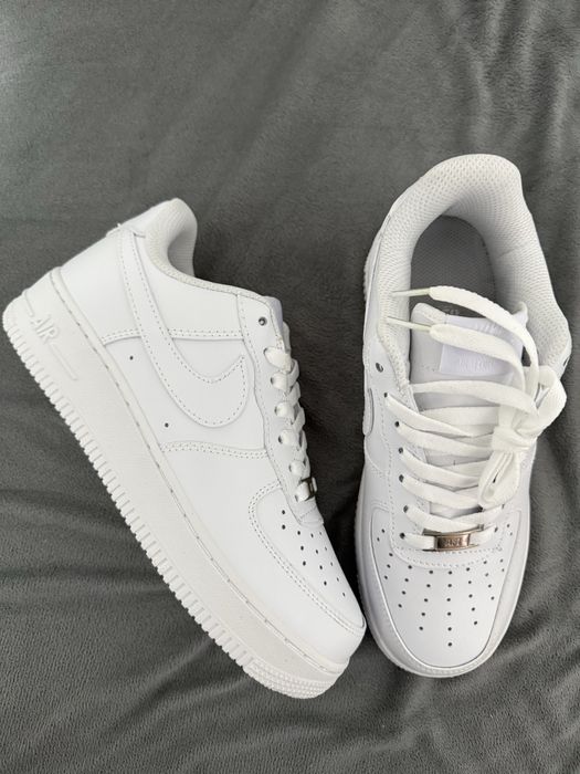 air force 1 marimi disponibile: 41,39,37.5,35.5