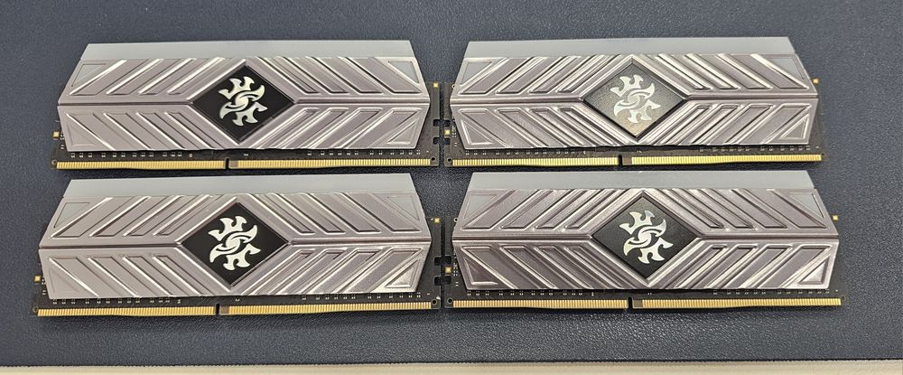 XPG DD4 32 gb 3600 mhz (4 штуки)