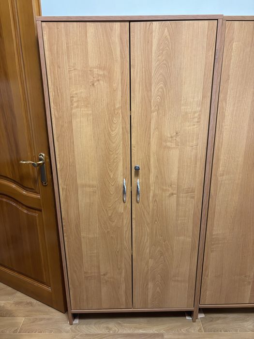 Шкаф с полками в отличном состоянии