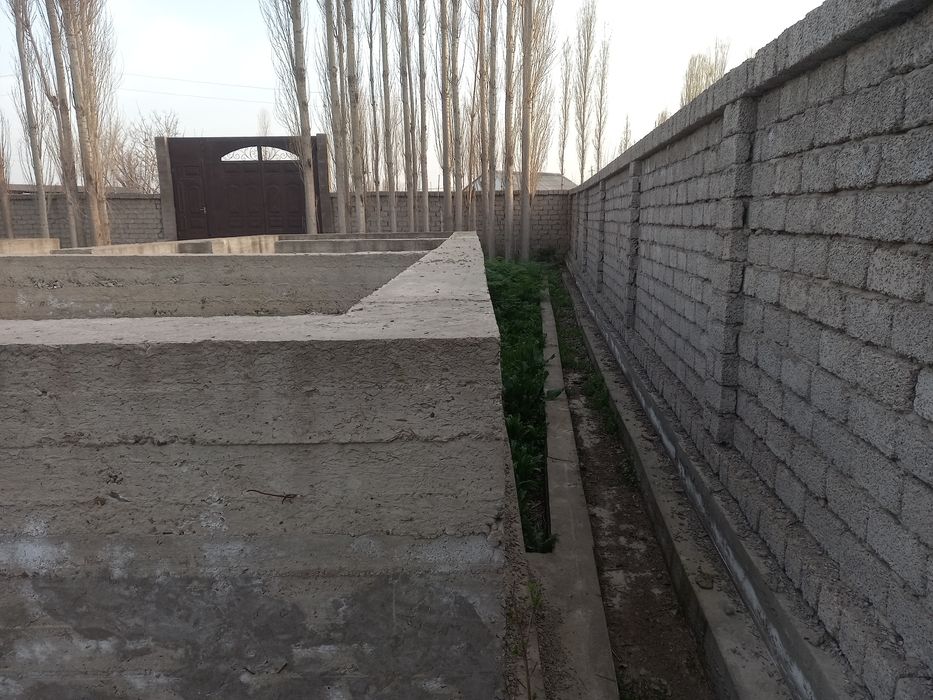 Участка сотилади. Хужжатлари бор Срочна. Таш.обл. Уртачирчиқ тум