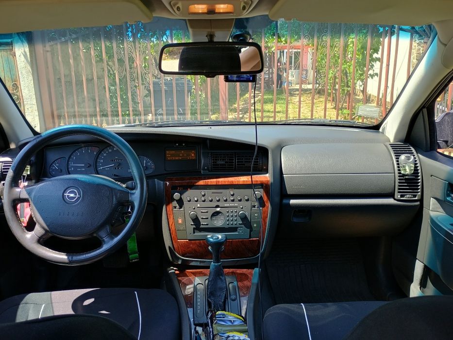 Vând Opel Omega 2.5 DTI AN 2003