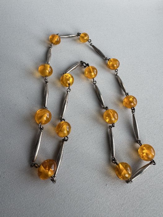 Colier din argint si chihlimbar