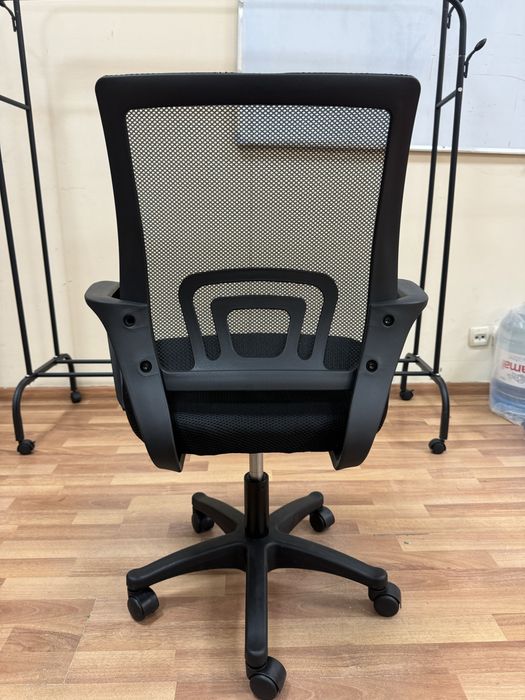 Продам офисные кресла