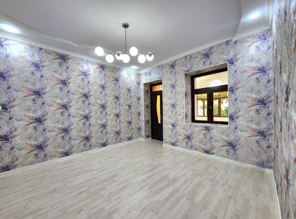 Поклейка обоев. Александр