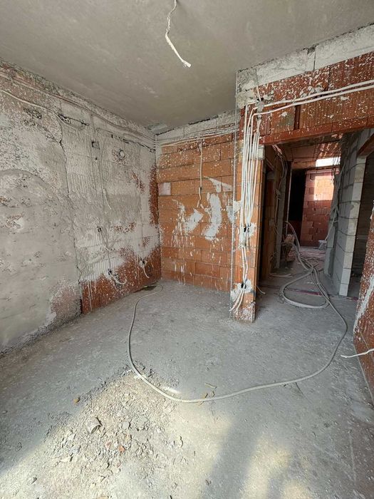 Продава се Двустаен апартамент в София, Център - 61 кв.м за 2017 €/кв.м - Снимка #3