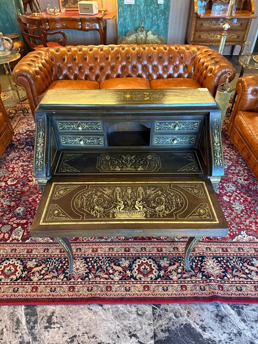 Secretaire francez stil Louis XV, cu intarsii fine din alamă