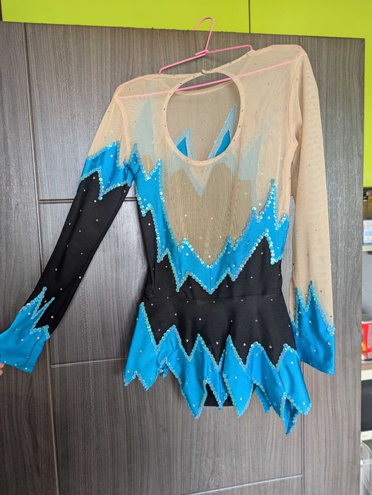 Рокля за фигурно пързаляне