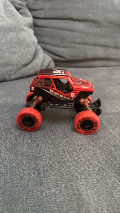 Маленькая детская машинка