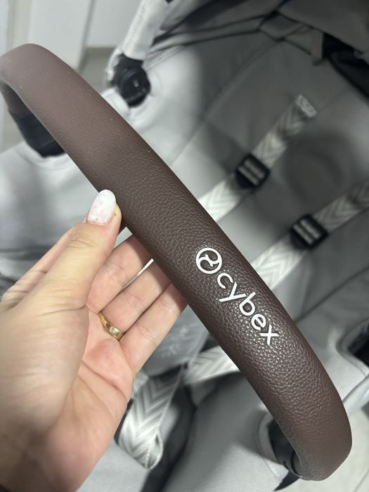 Vand carut cybex gold eos lux