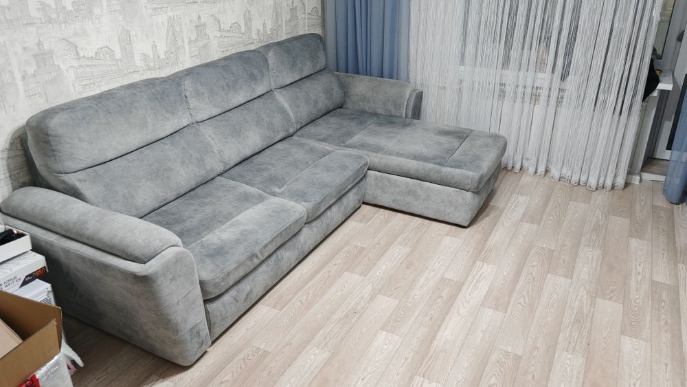 Раскладной угловой диван.