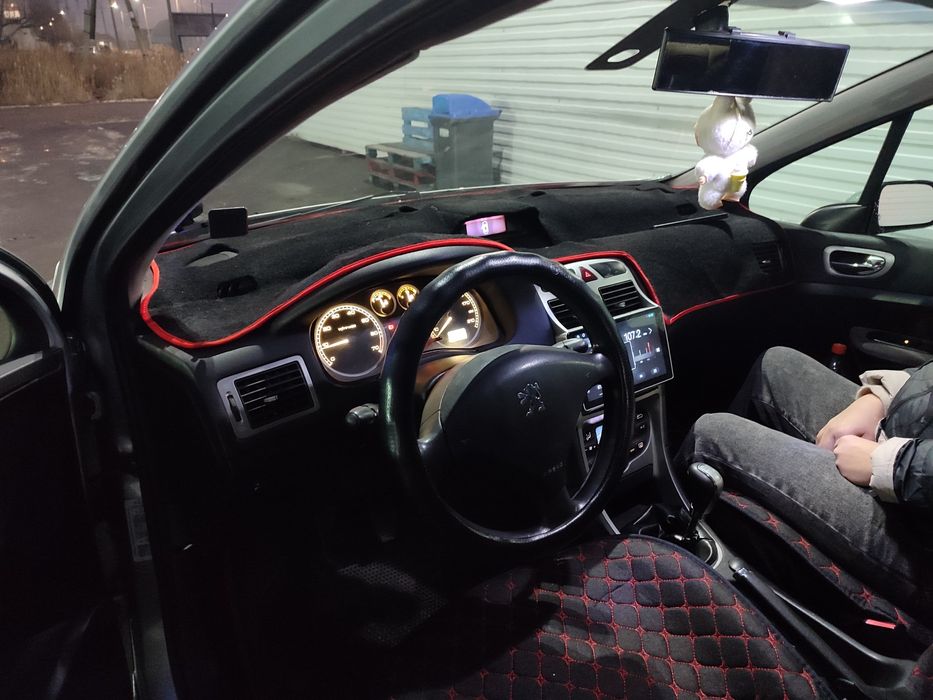 Продам экономичный Пежо 307