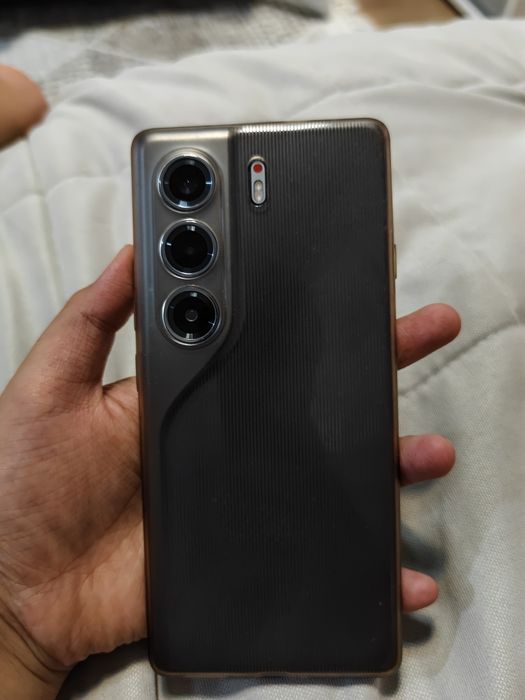 Tecno camon. 40.
