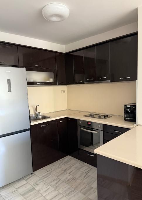 Дава се под наем Двустаен апартамент в Пловдив, Център - 60 кв.м за 550 € - Снимка #2